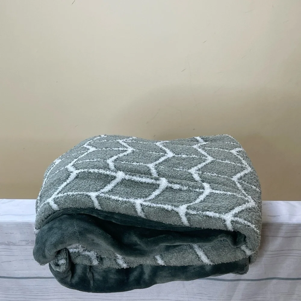 Berkshire Green and White Throw Blanket